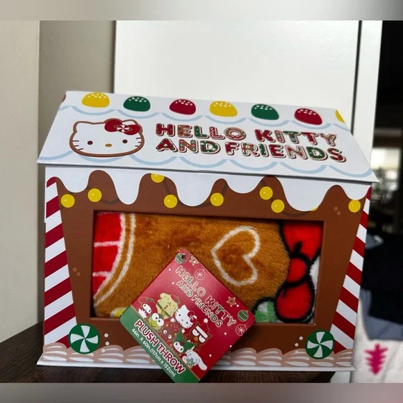 Hello Kitty & Friends Gingerbread Box Christmas Throw - Picture 7 of 7